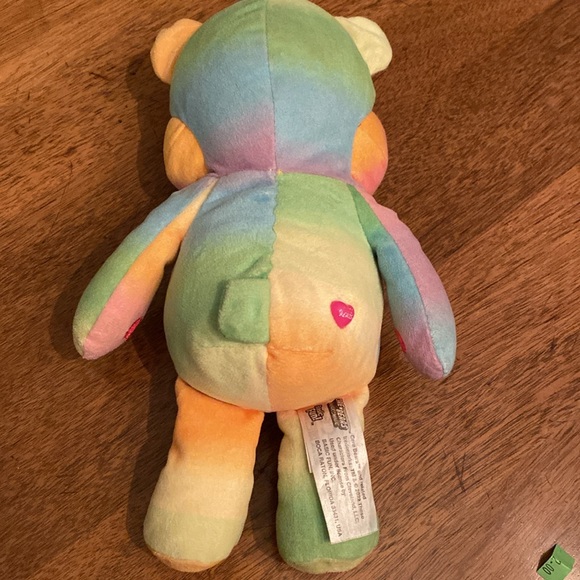 CARE BEARS TOGETHERNESS BEAR WITH RAINBOW GLITTER HEART - Picture 2 of 3